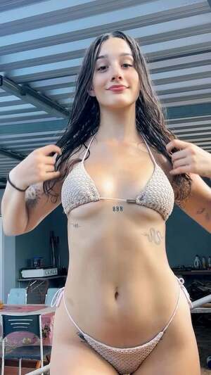 Adryelli Rot nude 3