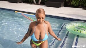 Advoree nude 11