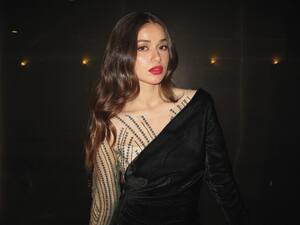 Aena Khan nude 11