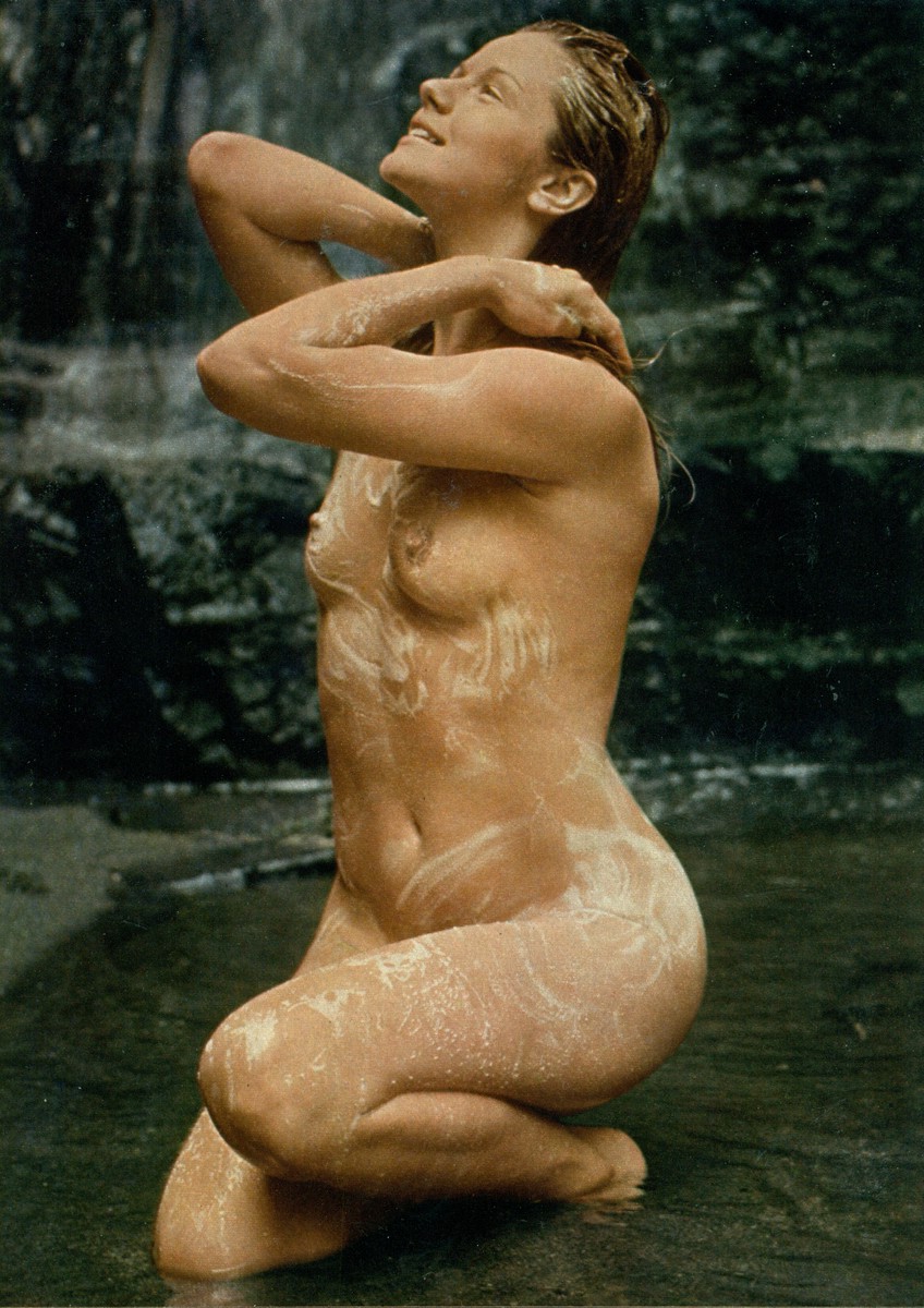 Agostina Belli nude 12