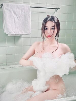 Ai Xi nude 12
