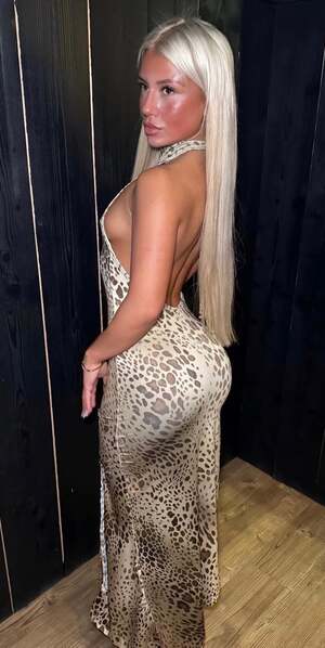 Aimee Leitch nude 4