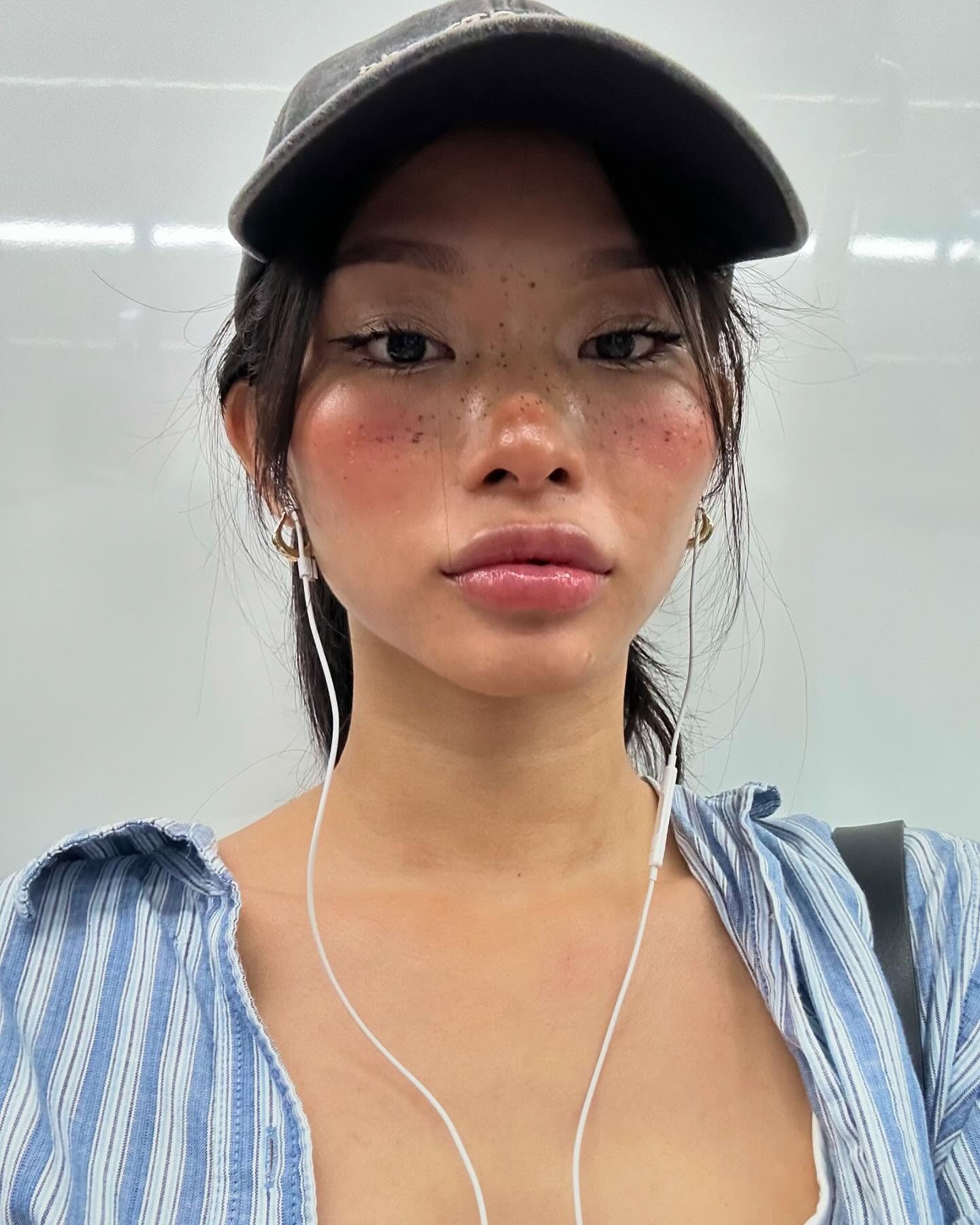 Aimee005g nude 5