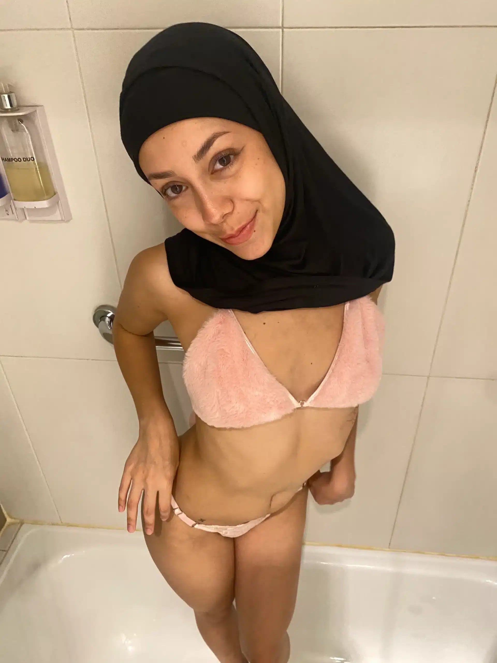 Aisha Noor nude 11