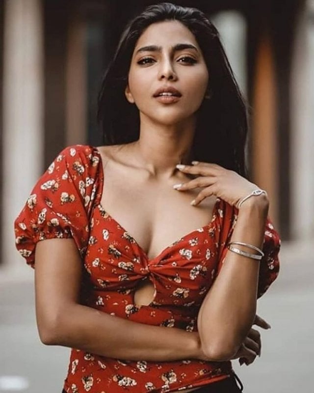 Aishwarya Lekshmi nude 8