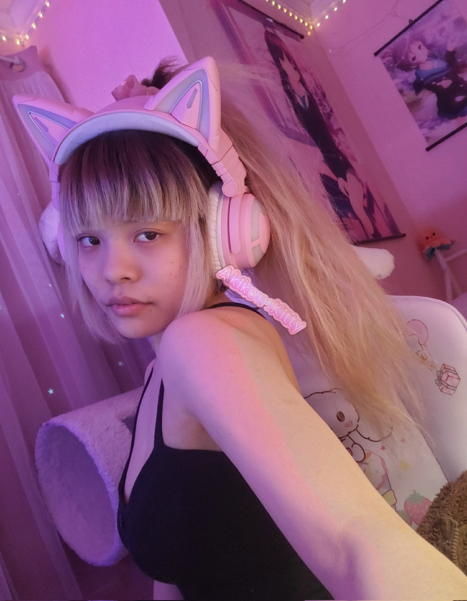 Aki Kitty nude 8
