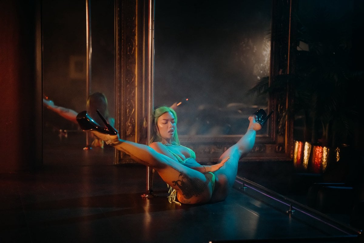 Akira Zay nude 5