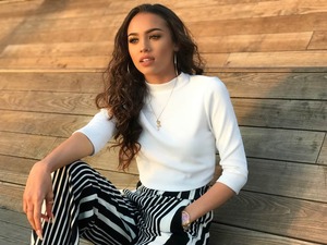Aleina Topp nude 7