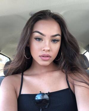 Aleina Topp nude 9