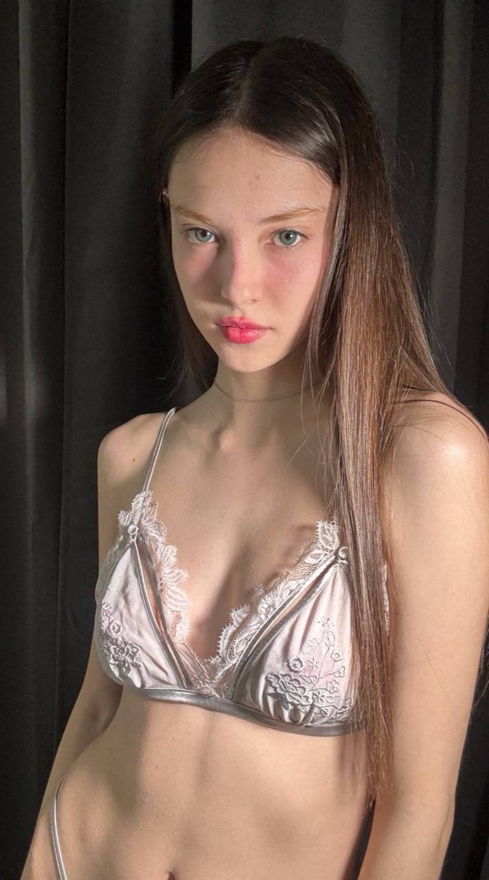 Aleja Crack nude 9