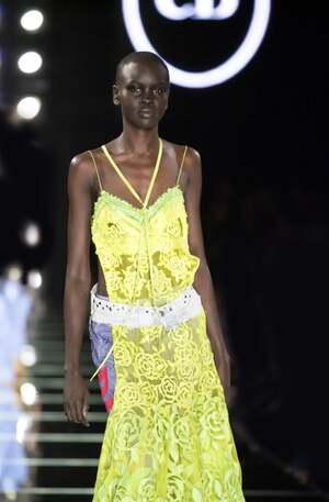 Alek Wek nude 9