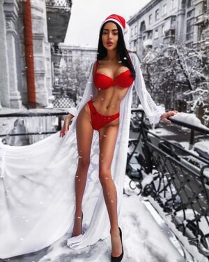 Alena Omovych nude 2