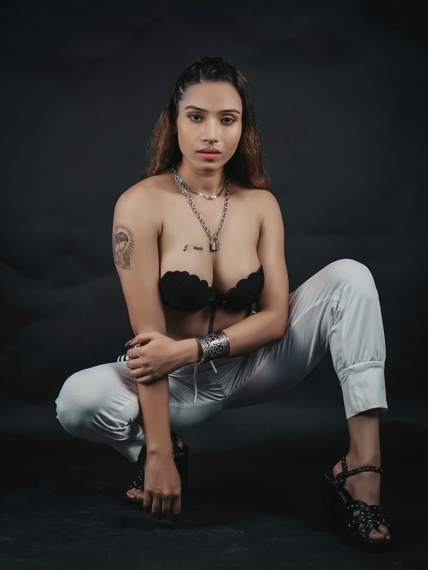 Alendra Bill nude 10