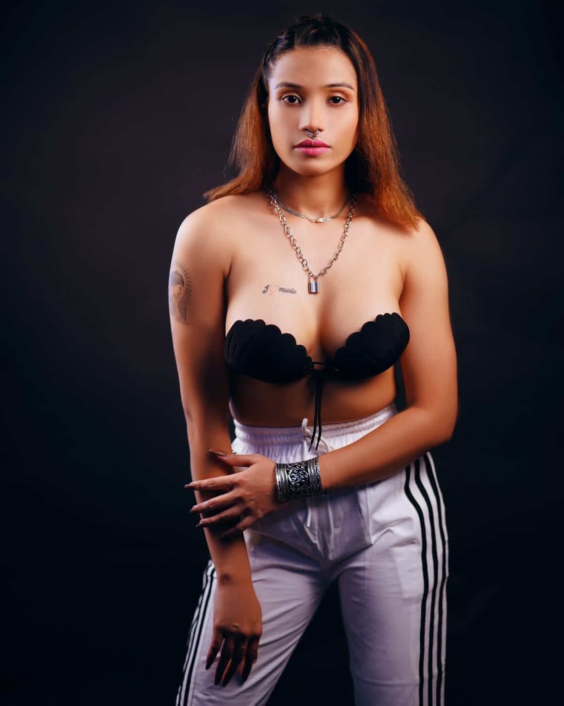 Alendra Bill nude 3