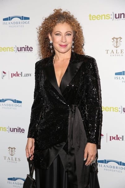 Alex Kingston nude 6