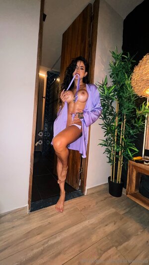 Alexa Kinky nude 10