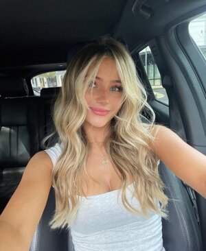 Alexi Rozmajzl nude 5