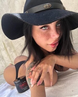 Alexis Mucci nude 5