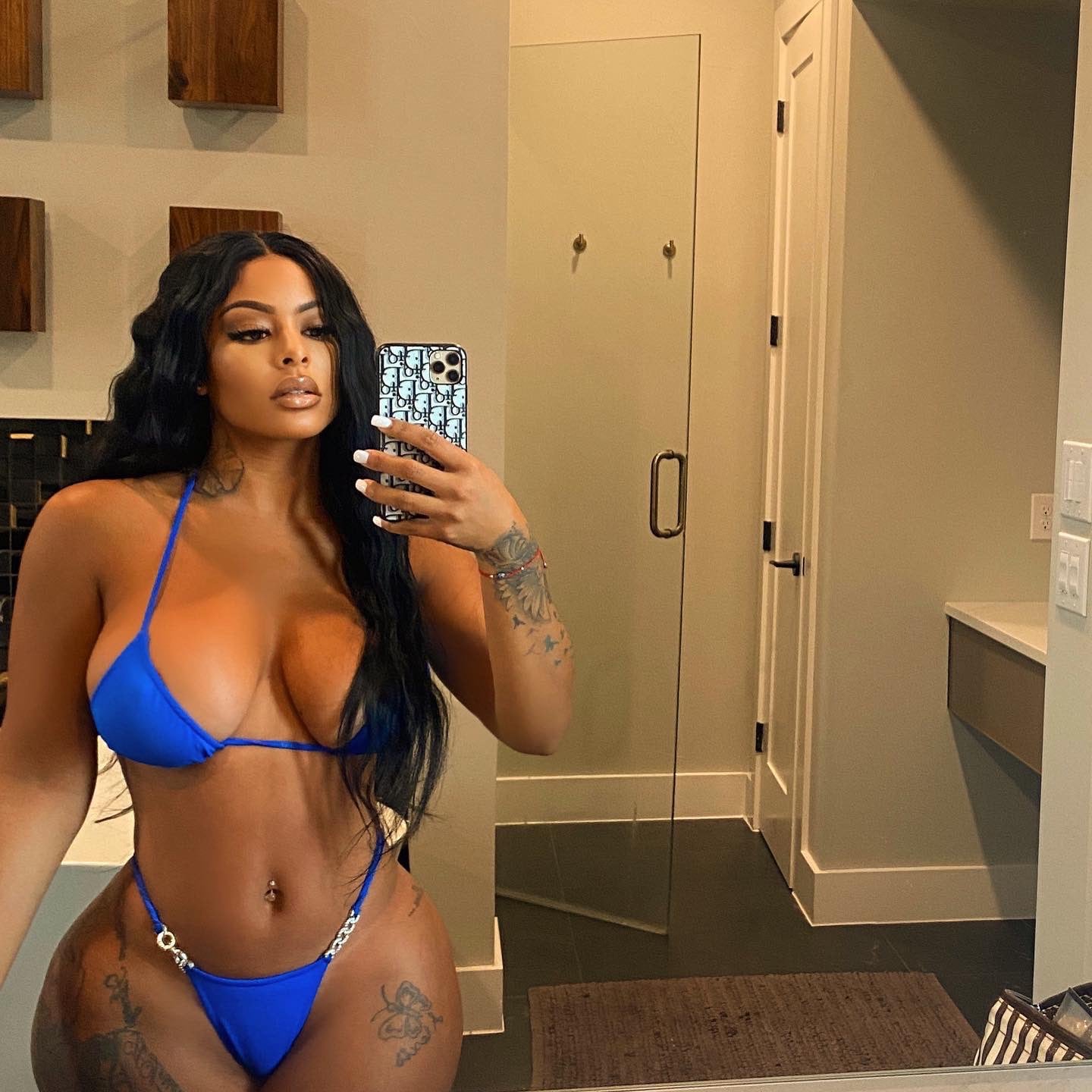 Alexis Skyy nude 12
