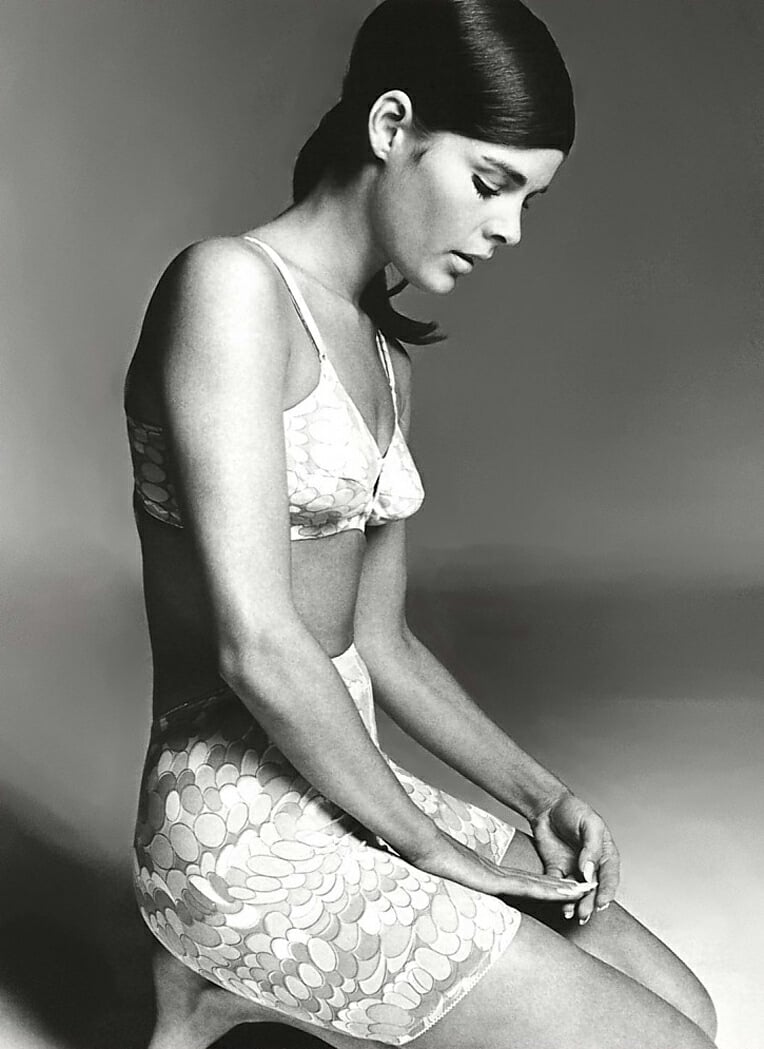 Ali MacGraw nude 5
