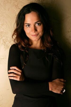 Alice Braga nude 10
