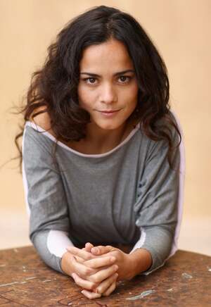 Alice Braga nude 11