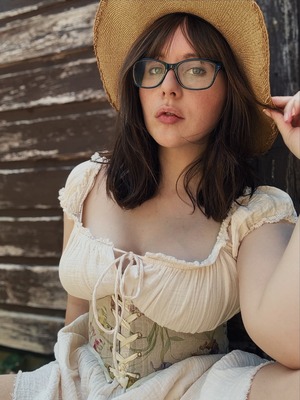Alice CottonSox nude 10