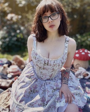 Alice CottonSox nude 8