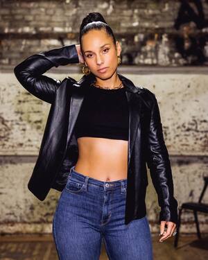 Alicia Keys nude 3