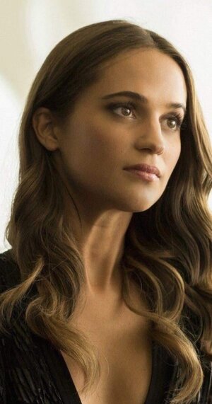 Alicia Vikander nude 6