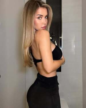 Alicja Luciaa nude 4