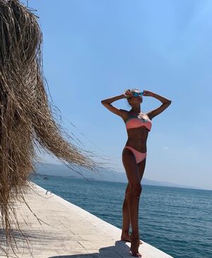 Alina Harnasko nude 8