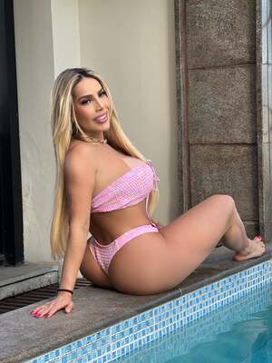 Aline Ferrari nude 10