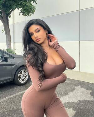 Alishba Sheikh nude 5