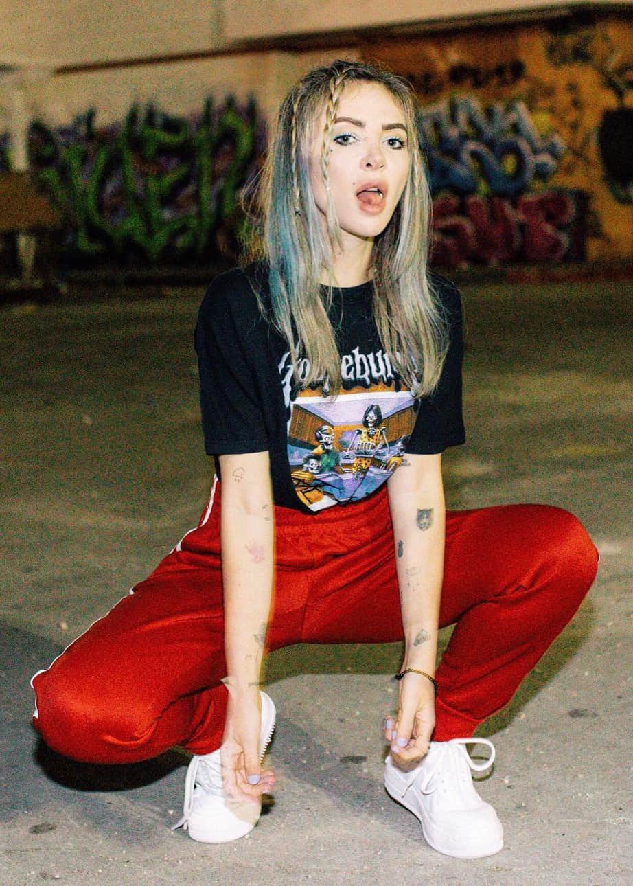 Alison Wonderland nude 4