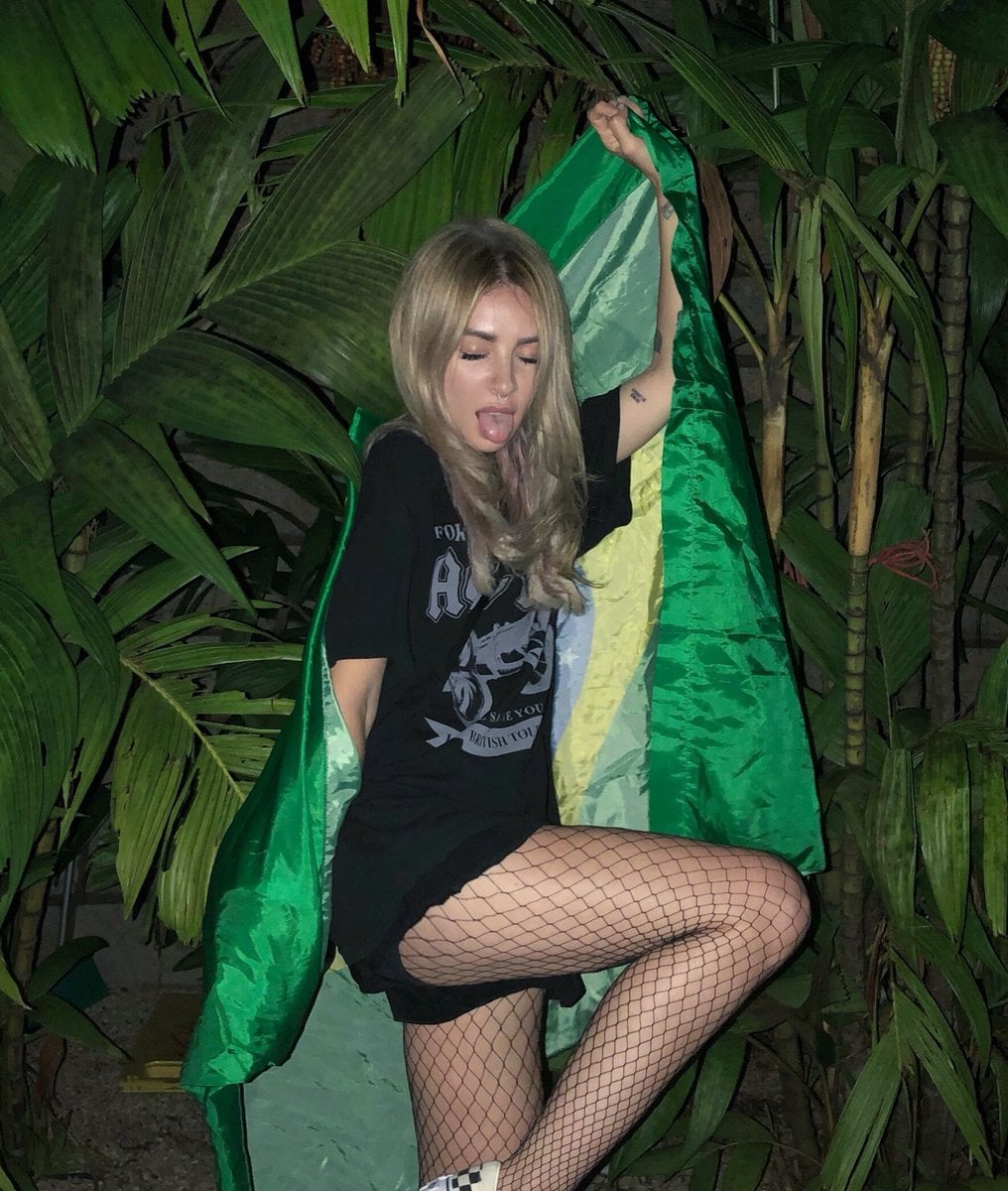 Alison Wonderland nude 6