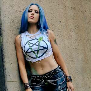 Alissa White-Gluz nude 6