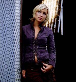 Allison Mack nude 12