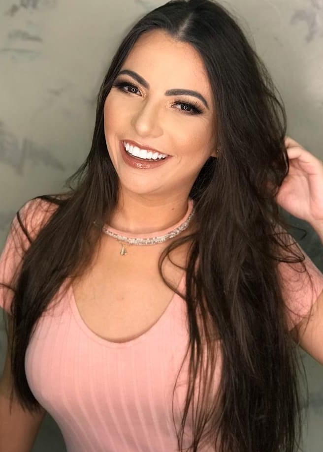 Alyne Lary nude 12