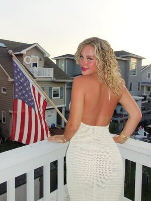 Alyssa Lukens nude 11
