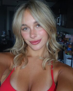 Alyssa Lukens nude 6
