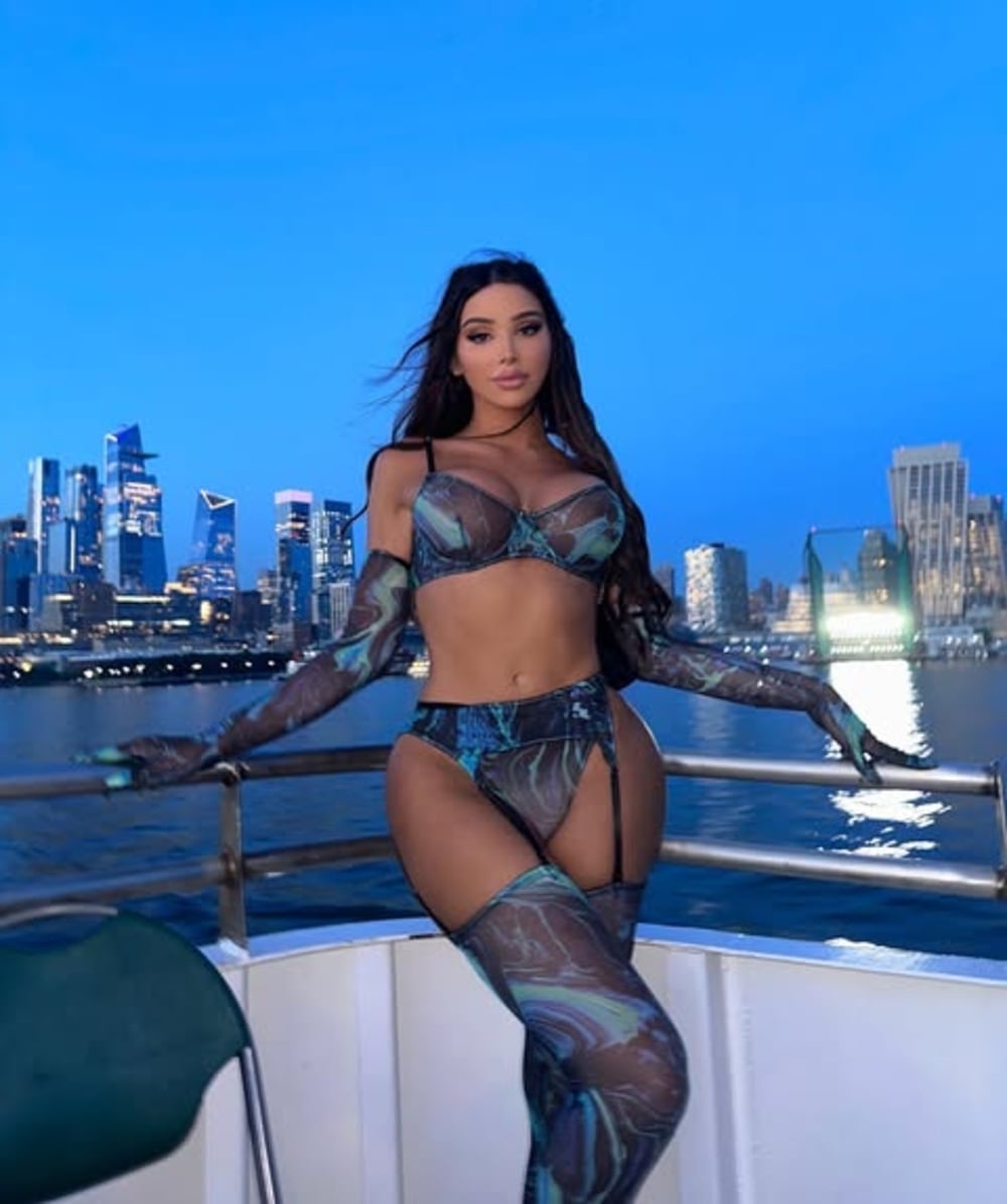 Alyssa Noel nude 3