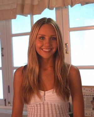 Amanda Bynes nude 8