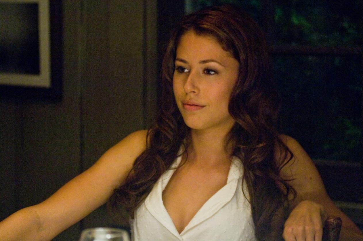 Amanda Crew nude 5