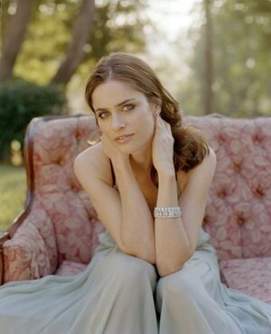 Amanda Peet nude 6