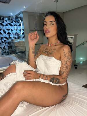 Amanda Souza nude 3