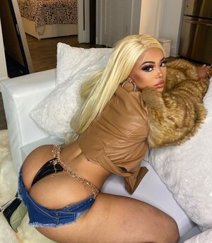Amanda Swartbooi nude 6