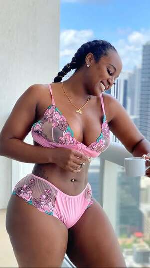 Amara La Negra nude 10