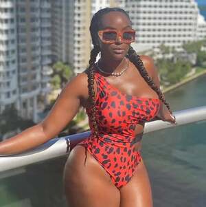 Amara La Negra nude 11