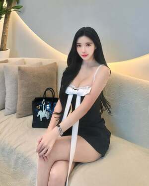 Amber Na nude 2